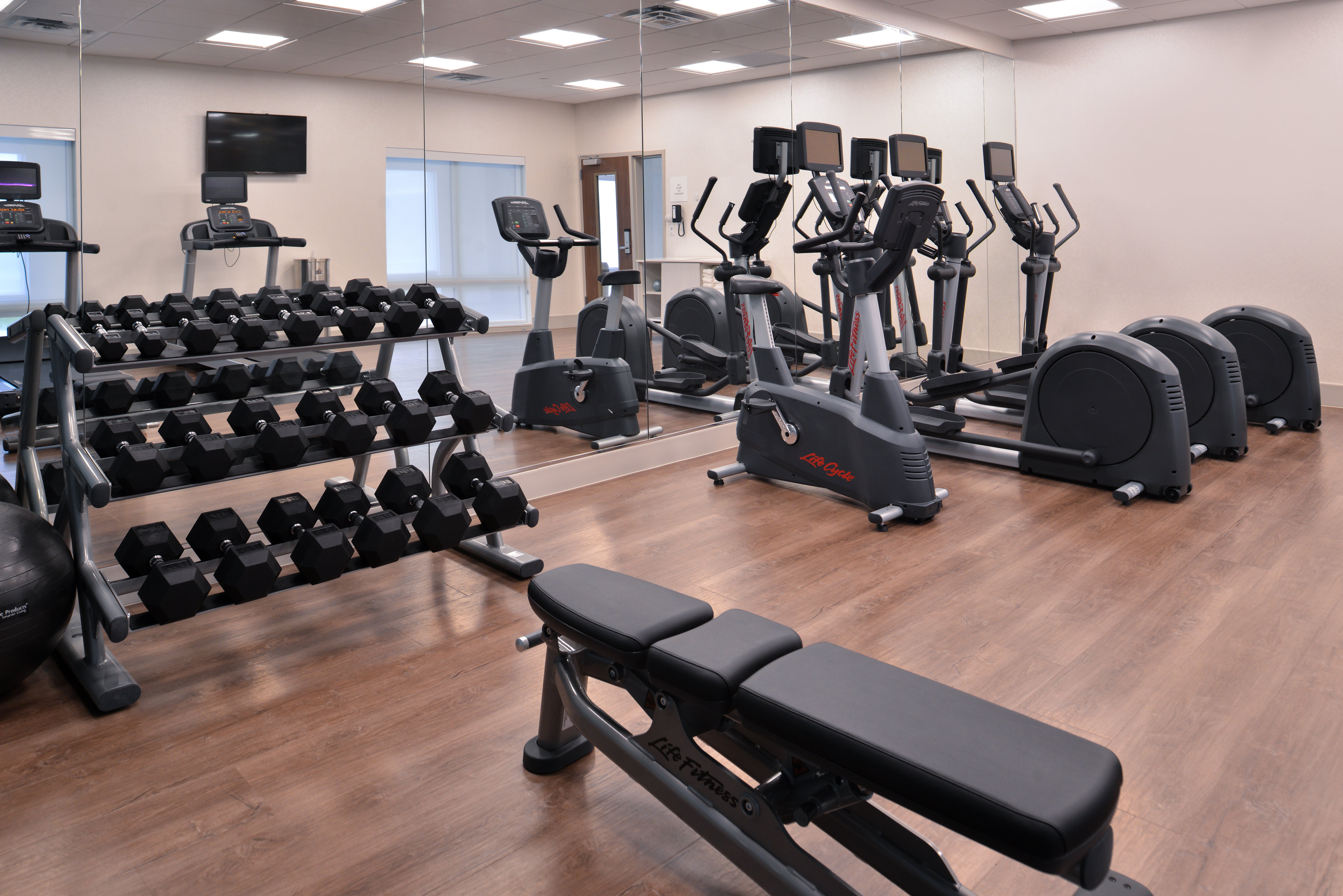 holiday inn express and suites marshalltown an ihg hotel