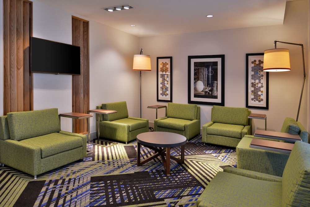 holiday inn express and suites marshalltown an ihg hotel
