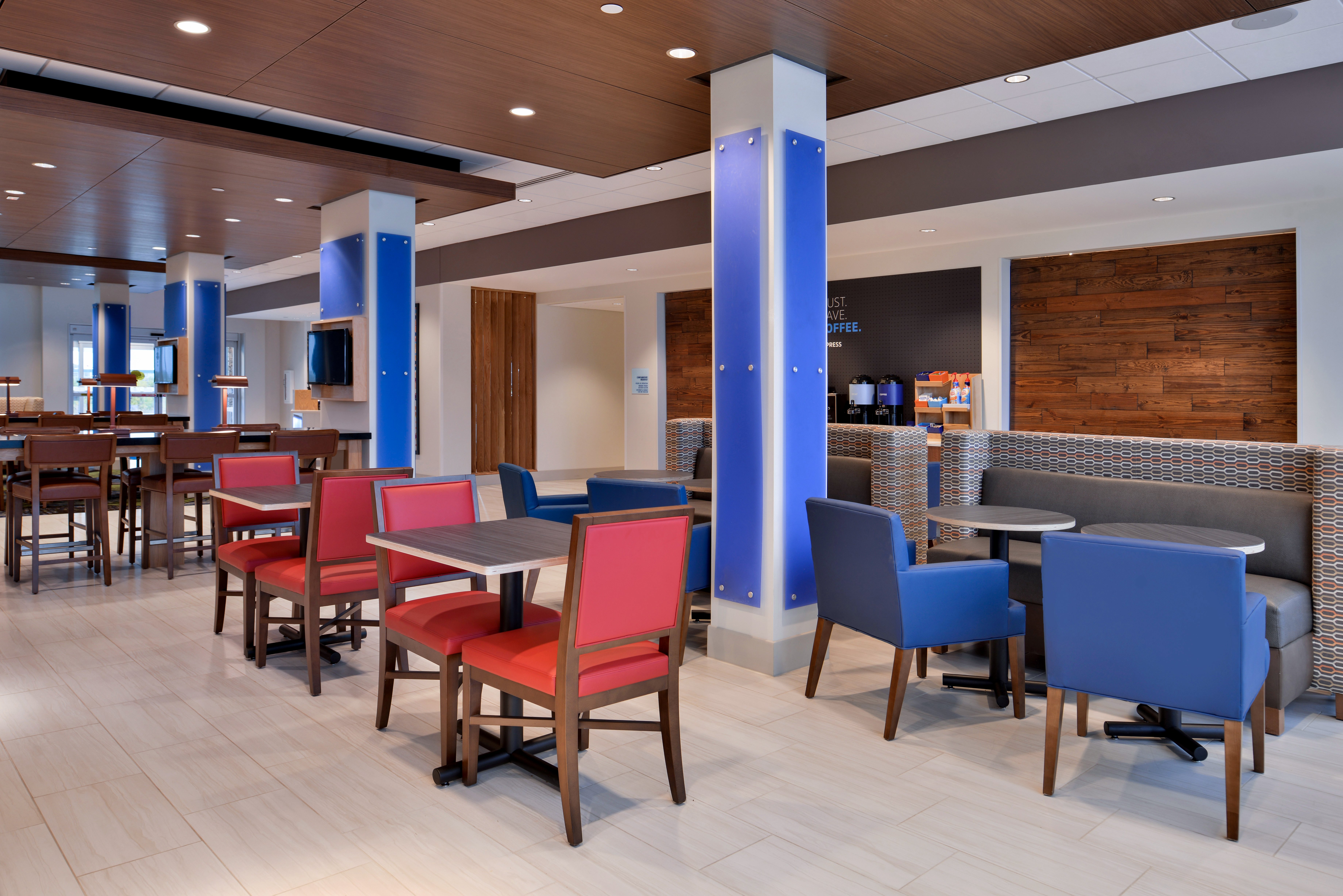 holiday inn express and suites marshalltown an ihg hotel