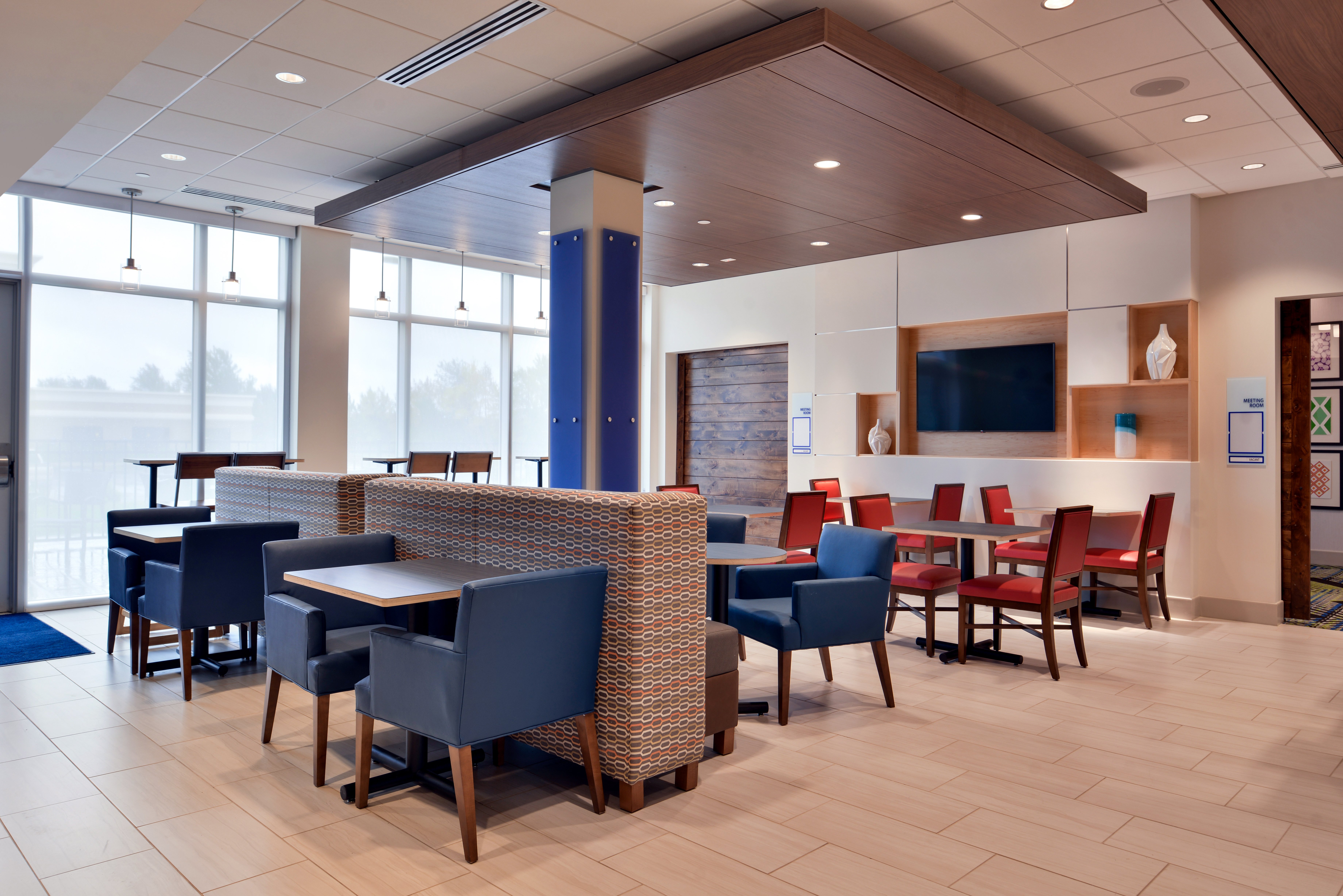 holiday inn express and suites marshalltown an ihg hotel