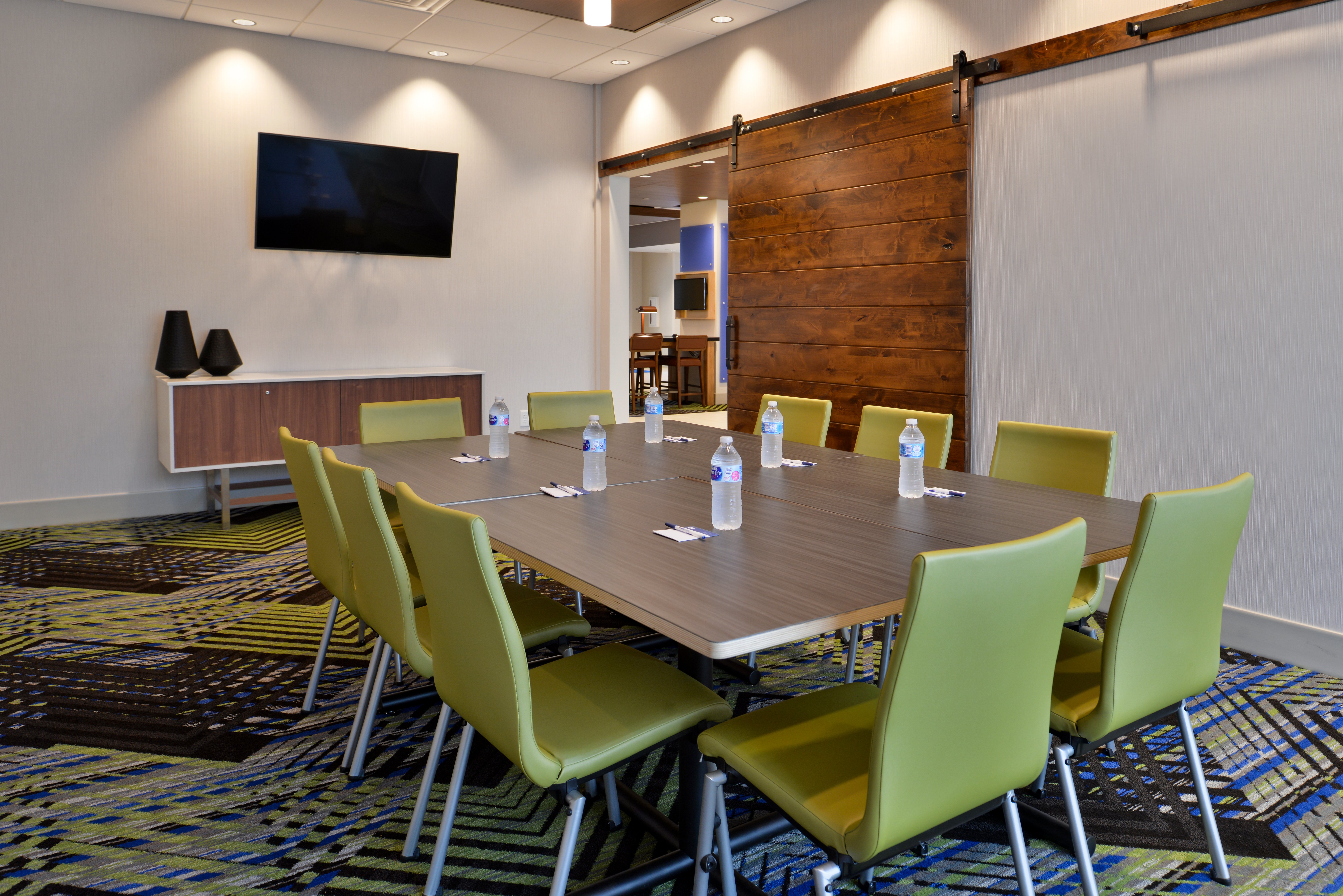 holiday inn express and suites marshalltown an ihg hotel