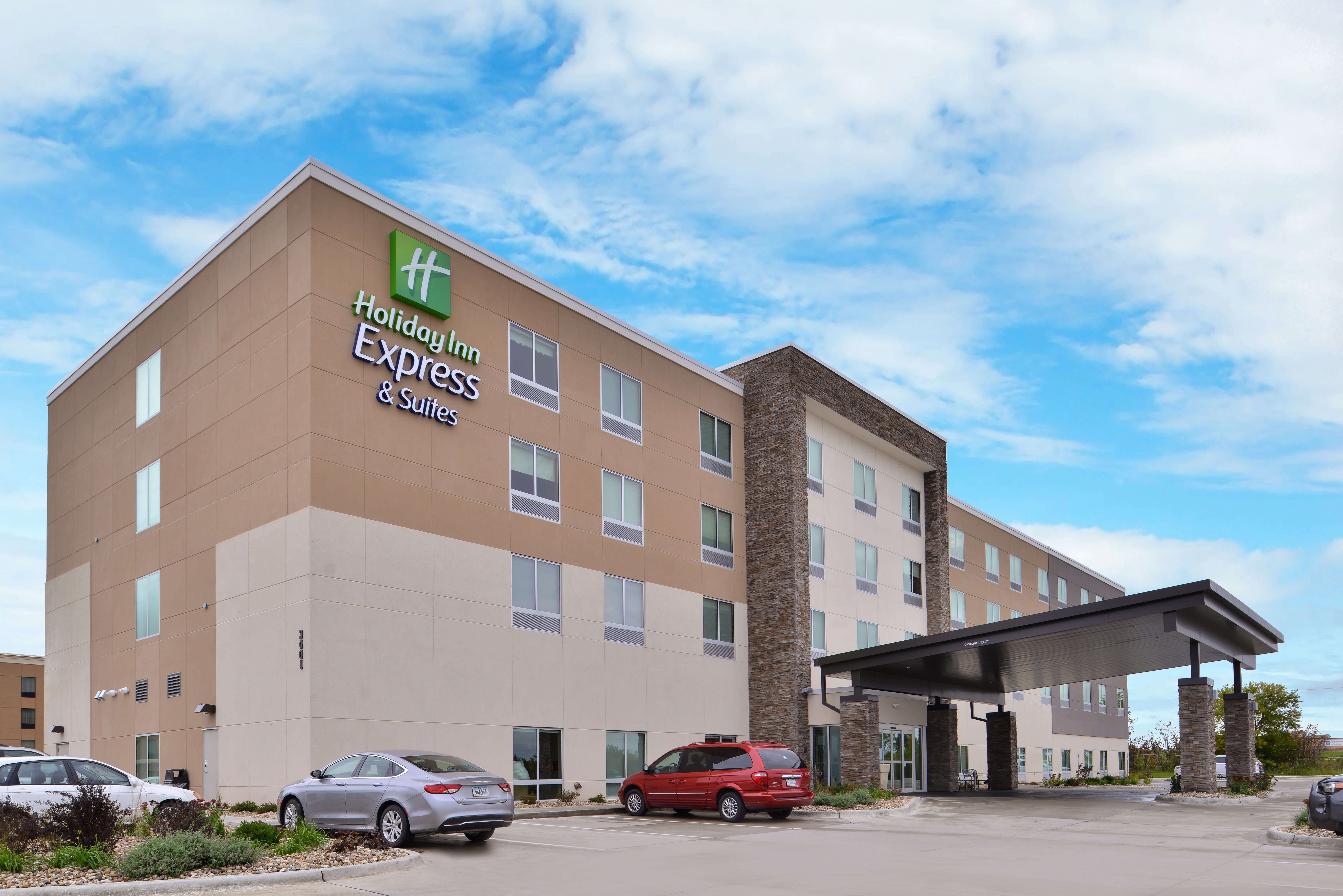 holiday inn express and suites marshalltown an ihg hotel