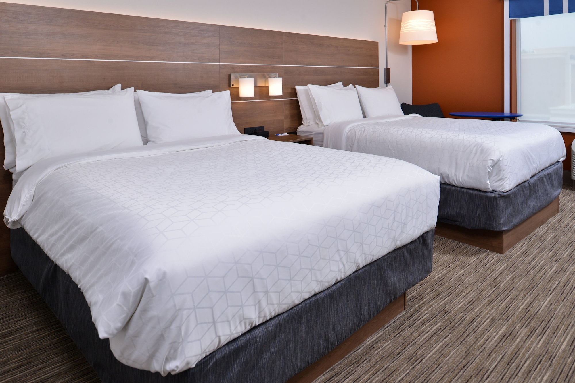holiday inn express and suites marshalltown an ihg hotel
