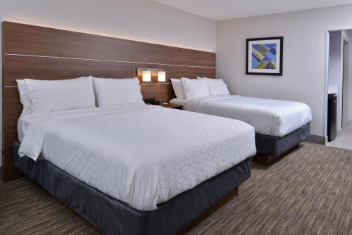 holiday inn express and suites marshalltown an ihg hotel