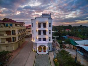 sky palace boutique hotel