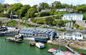 watersedge hotel