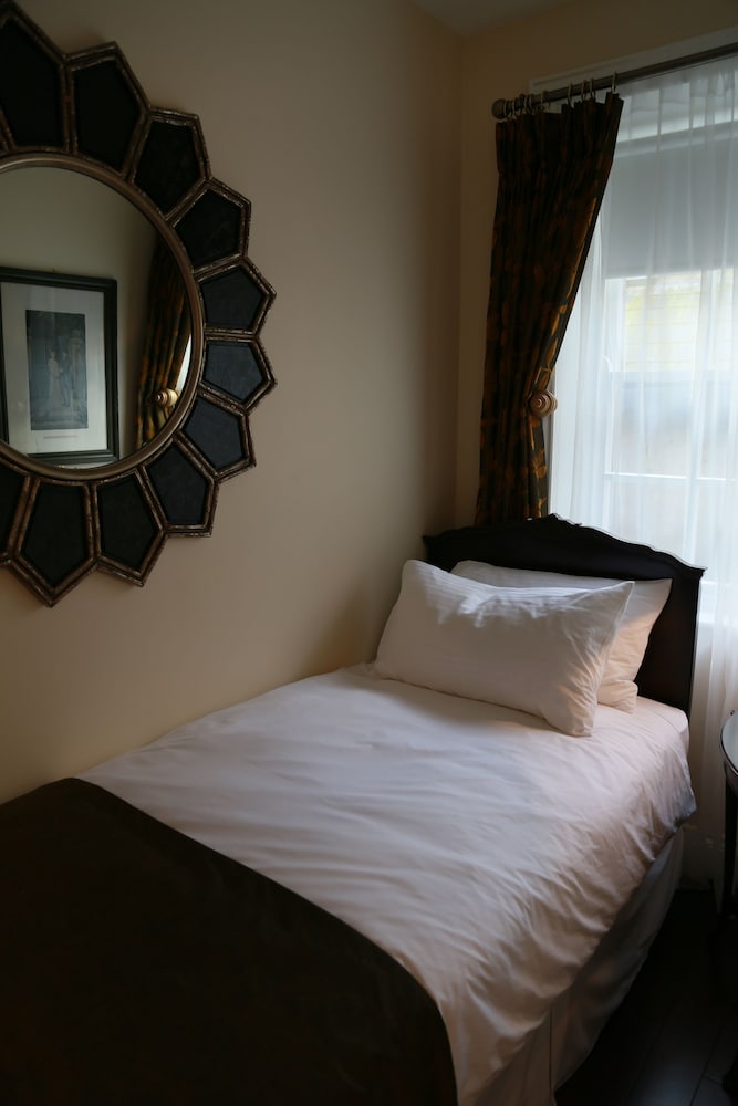 number 8 the townhouse