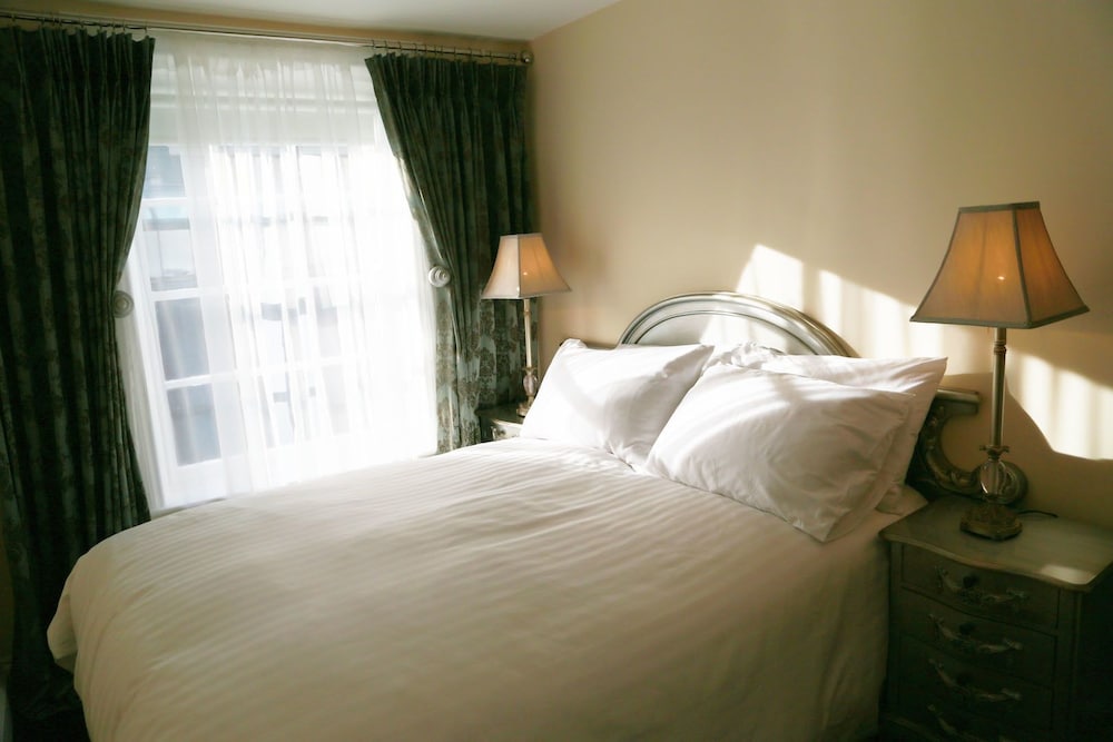 number 8 the townhouse