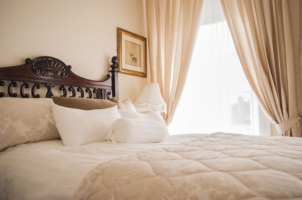 number 8 the townhouse