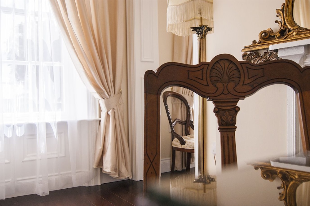 number 8 the townhouse