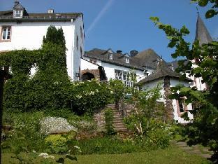 burghaus and villa kronenburg