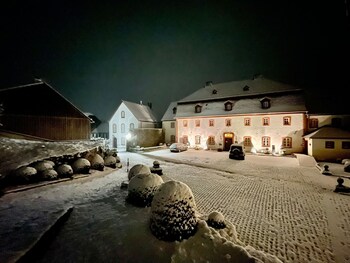 burghaus and villa kronenburg