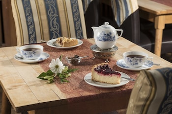 burghaus and villa kronenburg