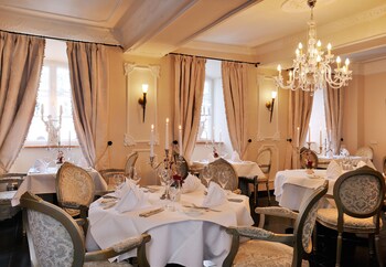 burghaus and villa kronenburg