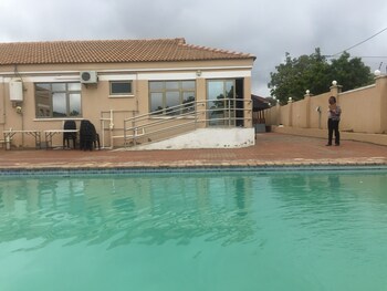 Warm Hands Hotel,Ngwaketse North>>Kanye,3.5 star