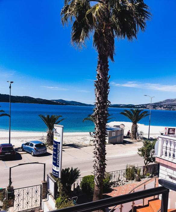 villa okruk 10 meters away from the beach