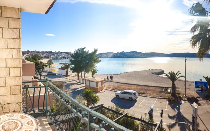 villa okruk 10 meters away from the beach