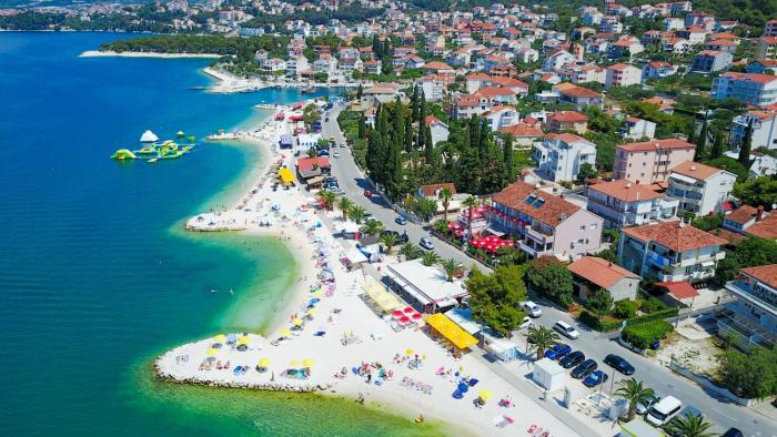 villa okruk 10 meters away from the beach