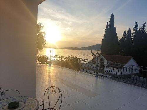 villa okruk 10 meters away from the beach