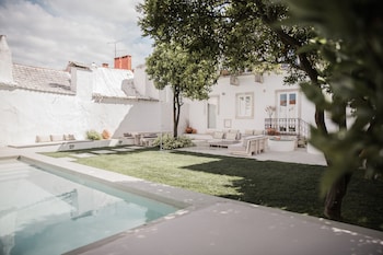 dona graca lisbon apartments