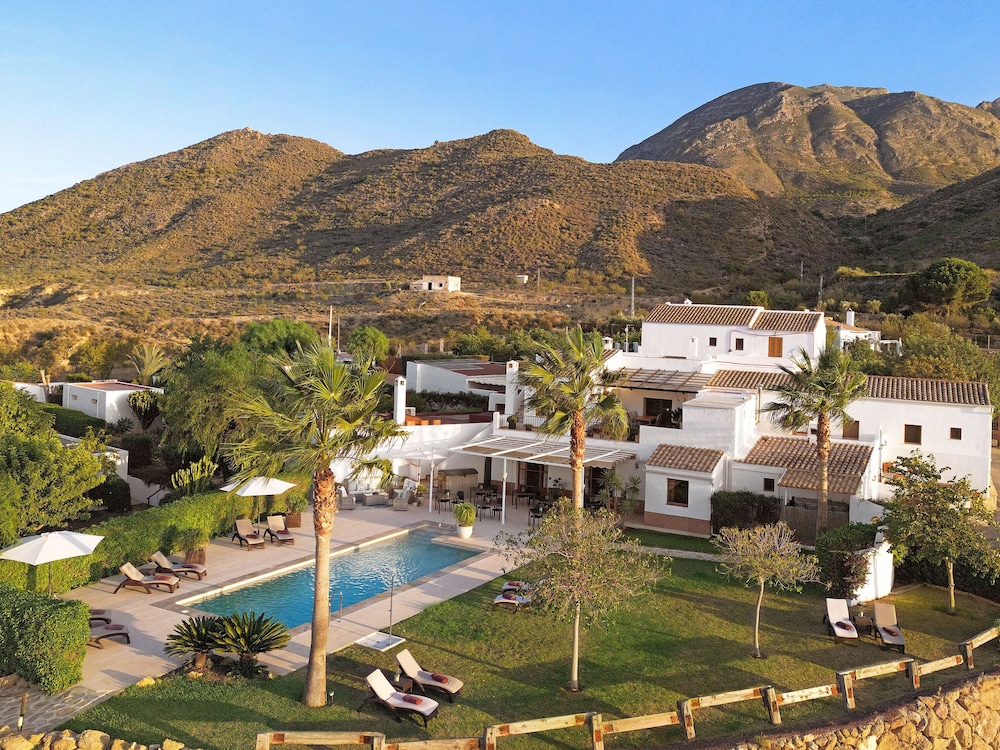 boutique hotel cortijo el sarmiento