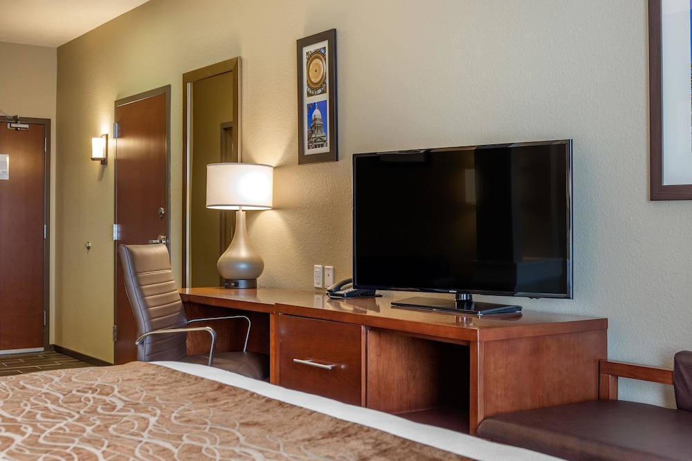 comfort inn and suites boise airport