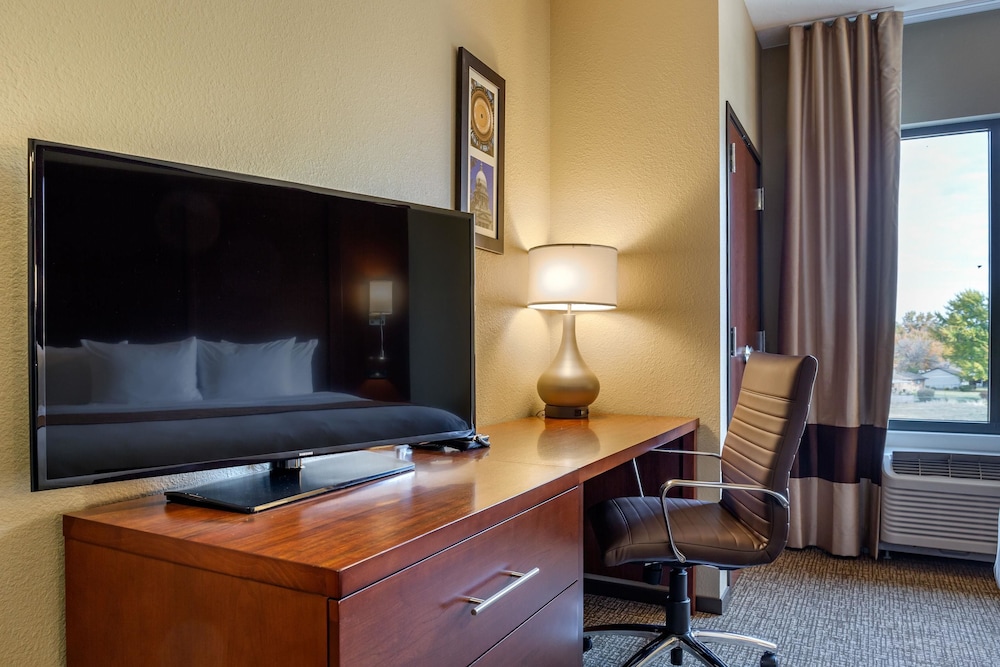 comfort inn and suites boise airport