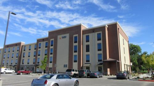 comfort inn and suites boise airport