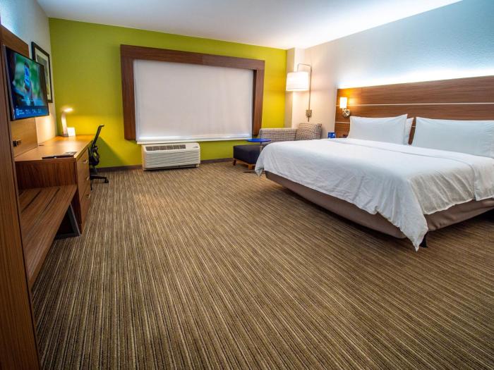 holiday inn express and suites oklahoma city airport