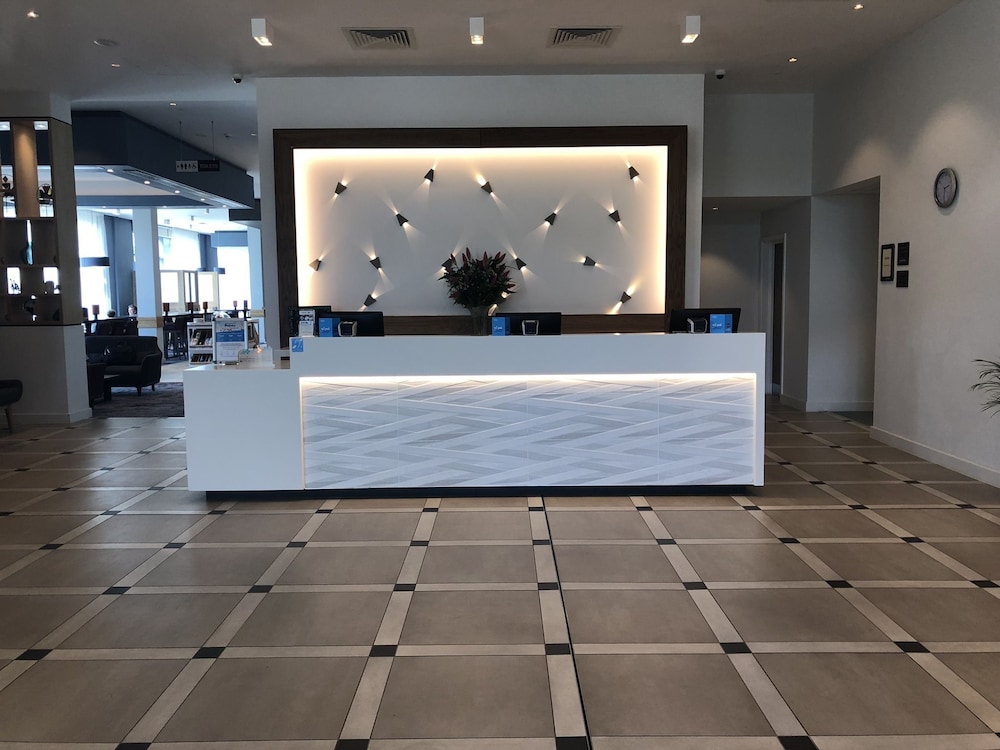 hilton garden inn birmingham airport
