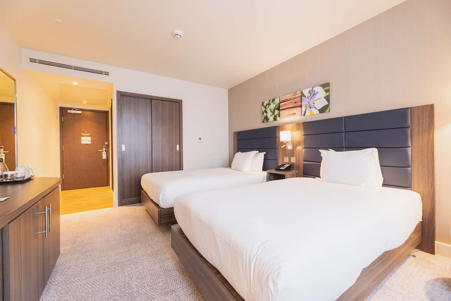 hilton garden inn birmingham airport