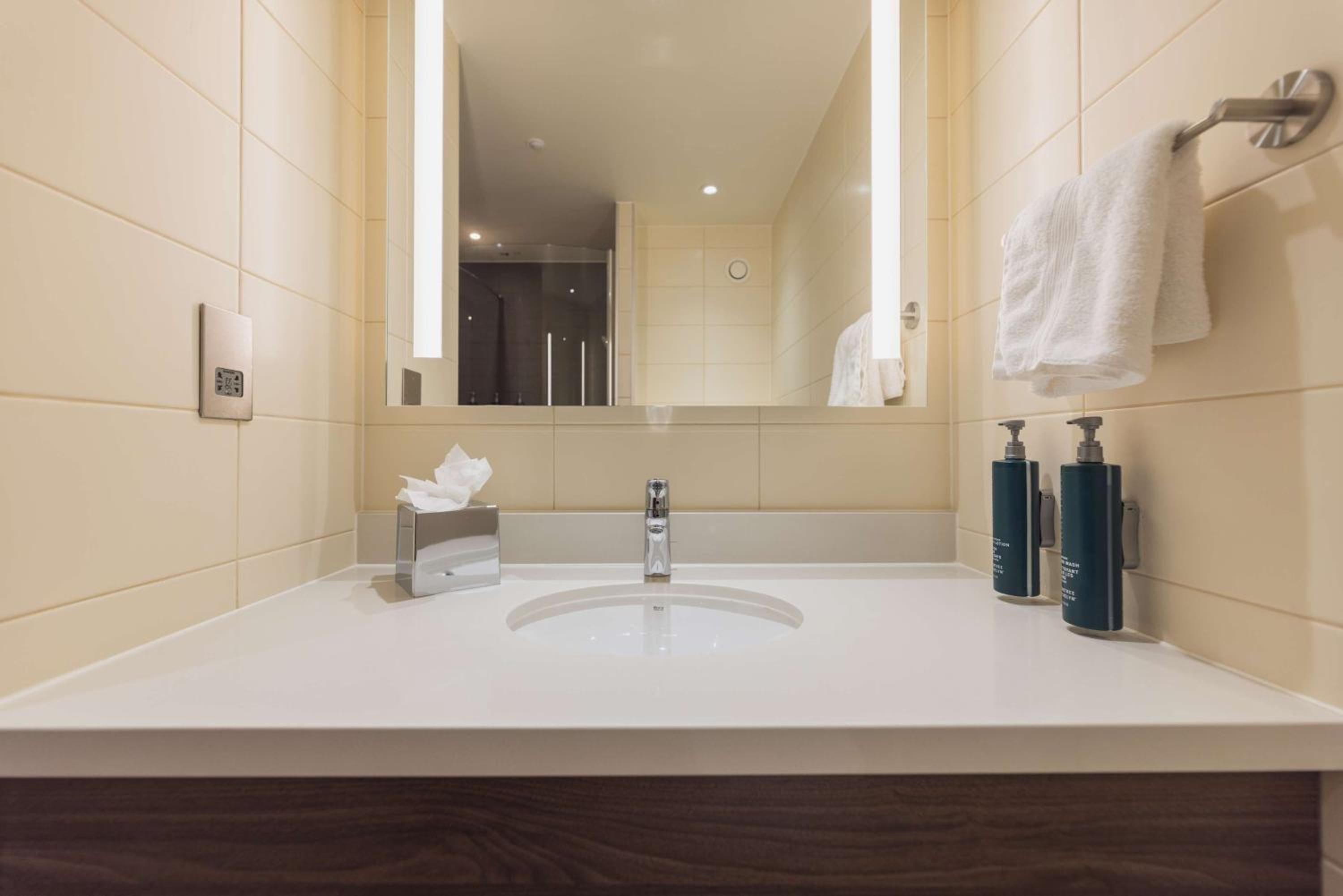 hilton garden inn birmingham airport