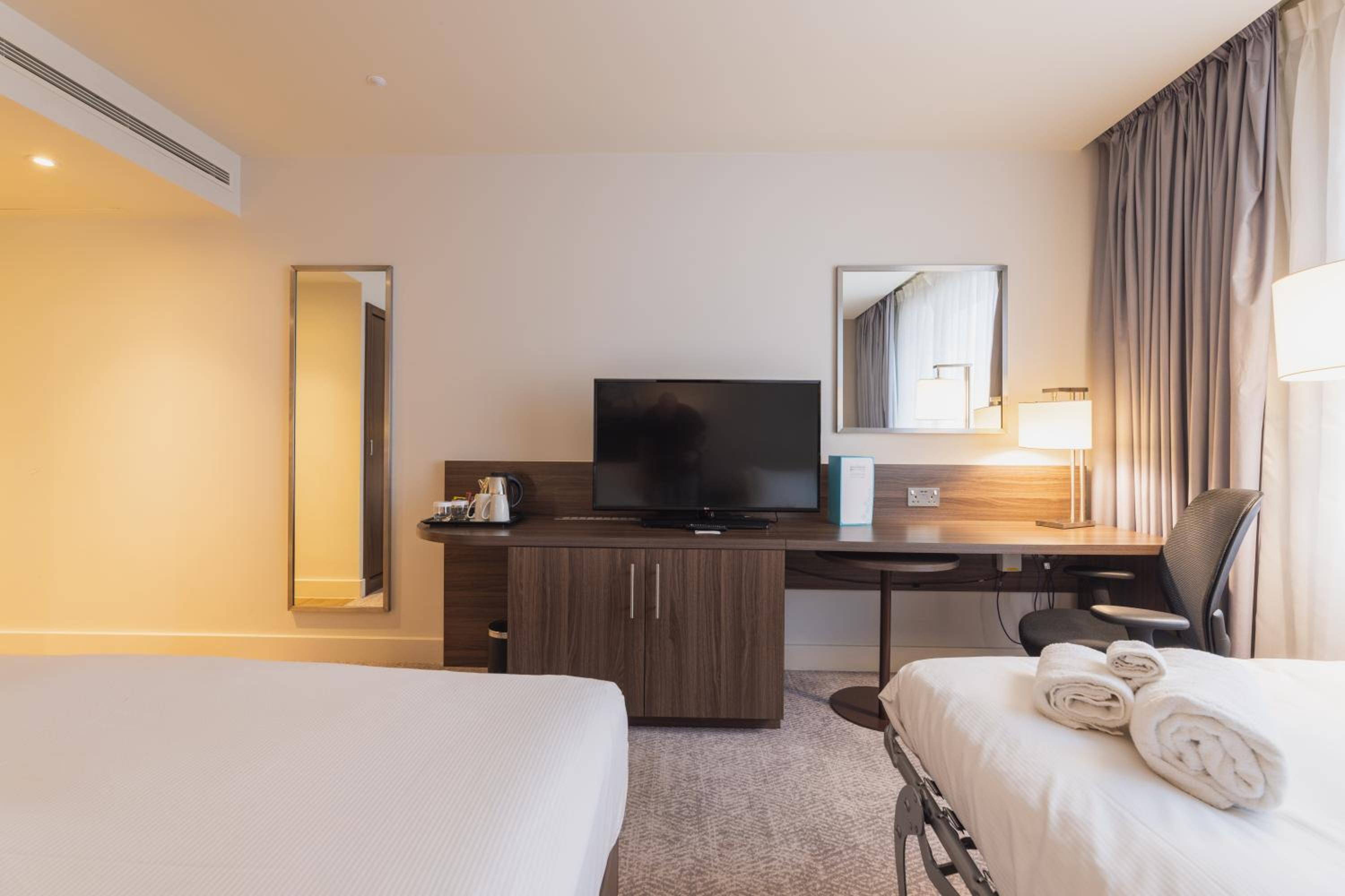 hilton garden inn birmingham airport