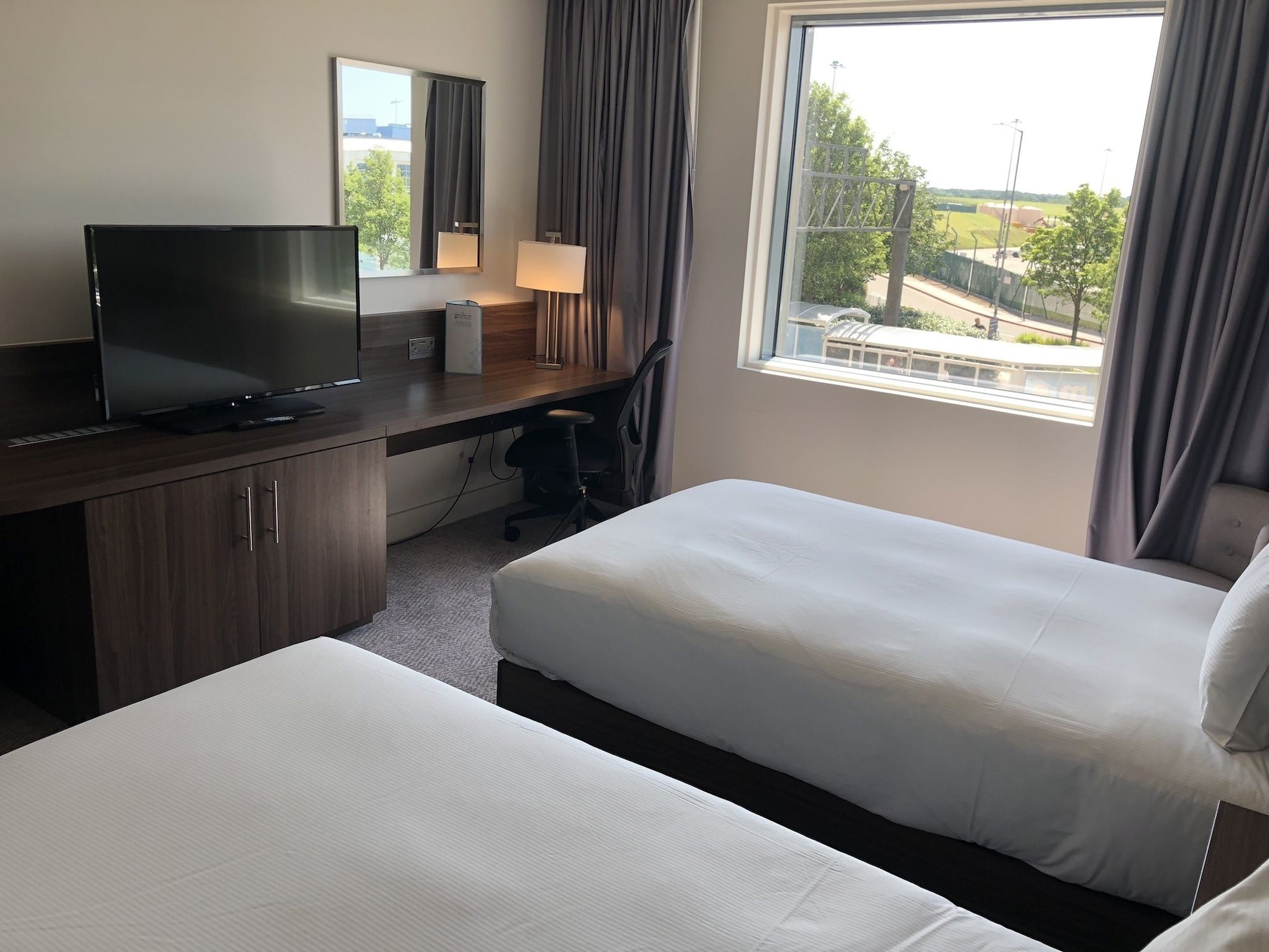 hilton garden inn birmingham airport