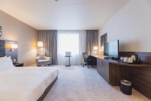 hilton garden inn birmingham airport