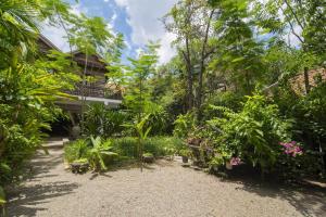 Enkosa Modern Villa,Front Bldg., Baldrey Road,3 star