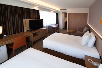 holiday inn and suites shin osaka an ihg hotel