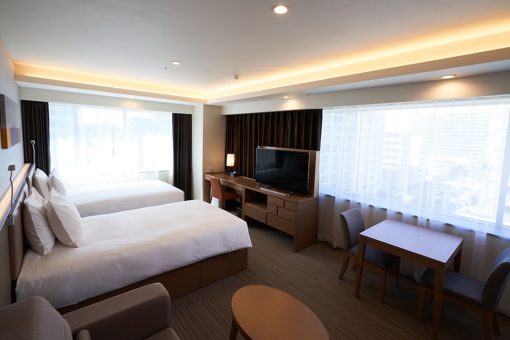 holiday inn and suites shin osaka an ihg hotel