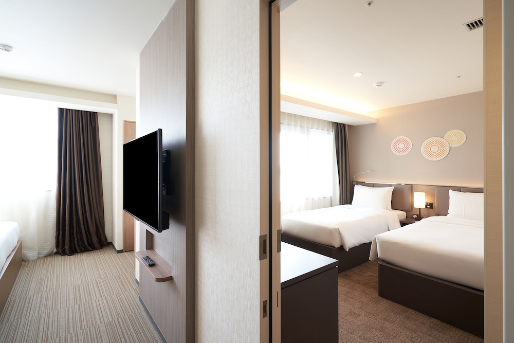 holiday inn and suites shin osaka an ihg hotel
