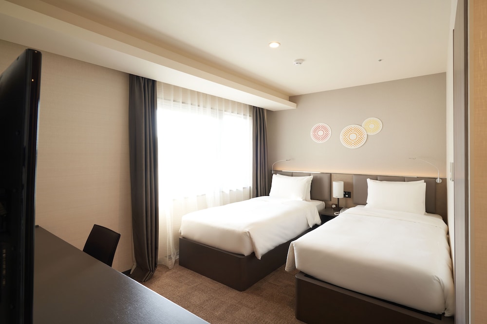 holiday inn and suites shin osaka an ihg hotel