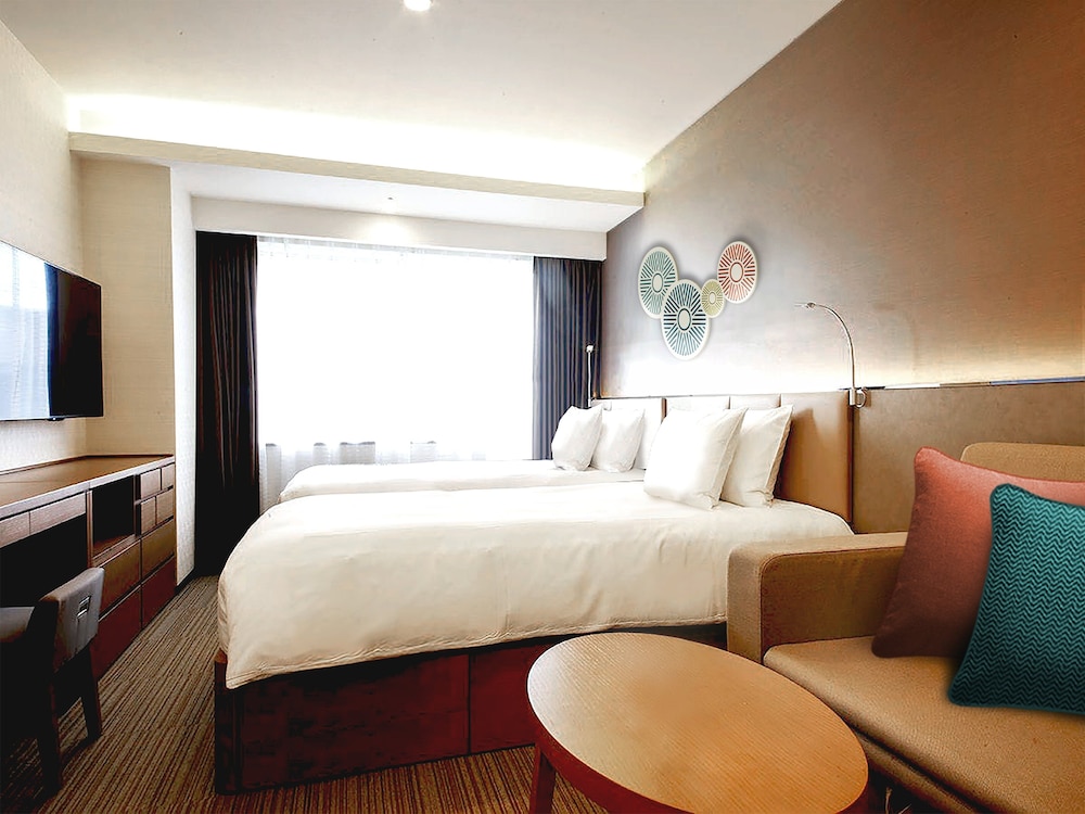 holiday inn and suites shin osaka an ihg hotel