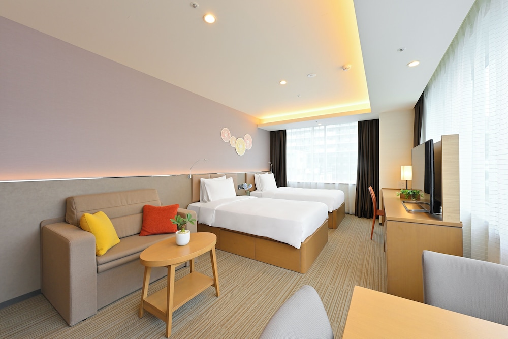 holiday inn and suites shin osaka an ihg hotel