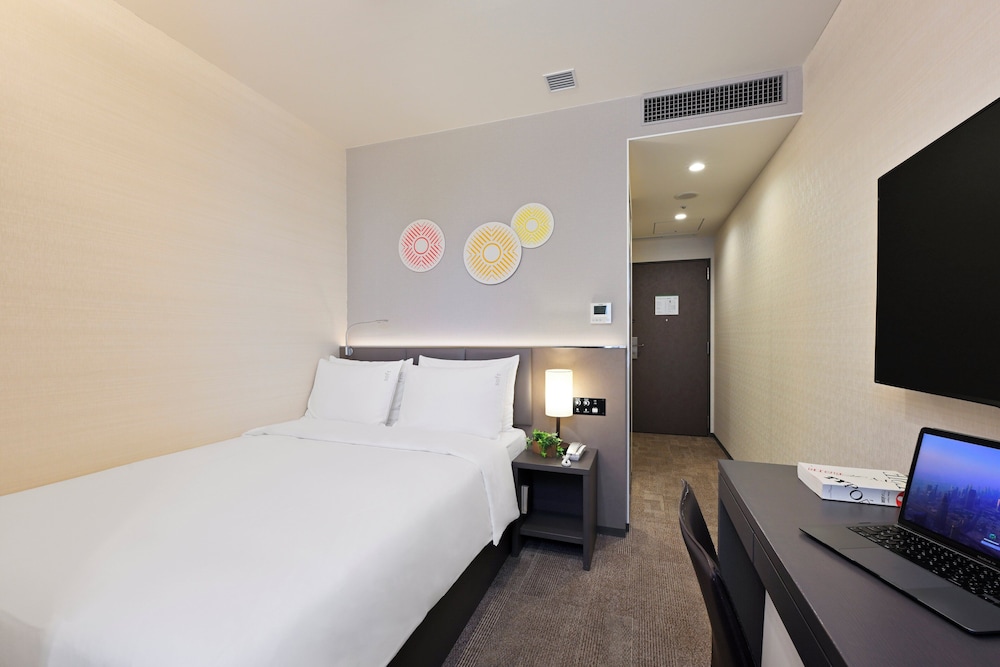 holiday inn and suites shin osaka an ihg hotel