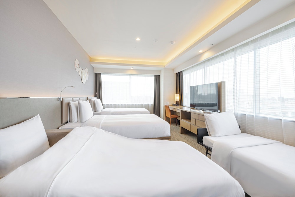 holiday inn and suites shin osaka an ihg hotel