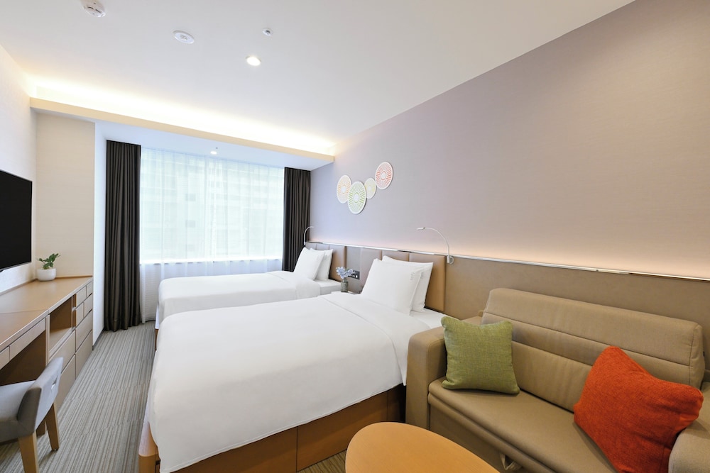 holiday inn and suites shin osaka an ihg hotel