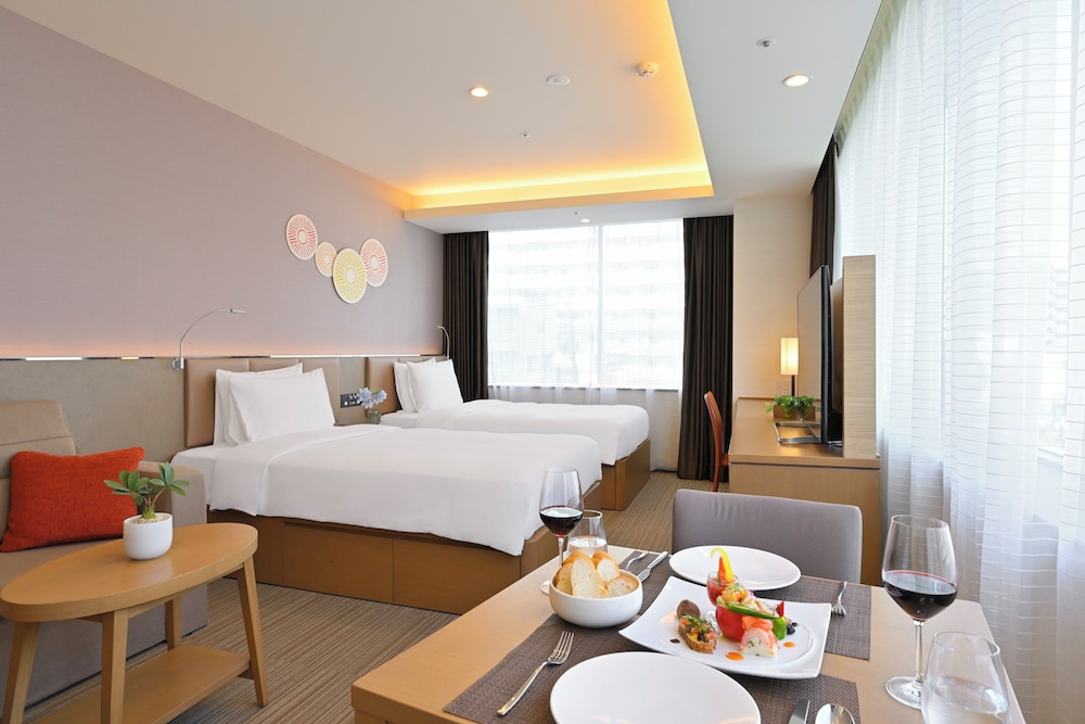 holiday inn and suites shin osaka an ihg hotel