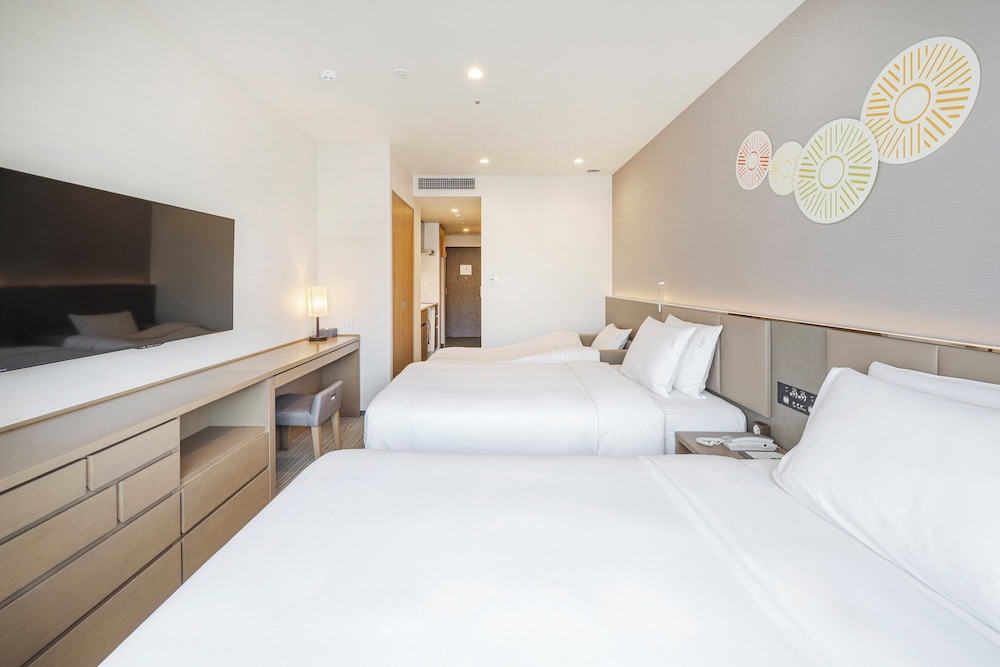 holiday inn and suites shin osaka an ihg hotel