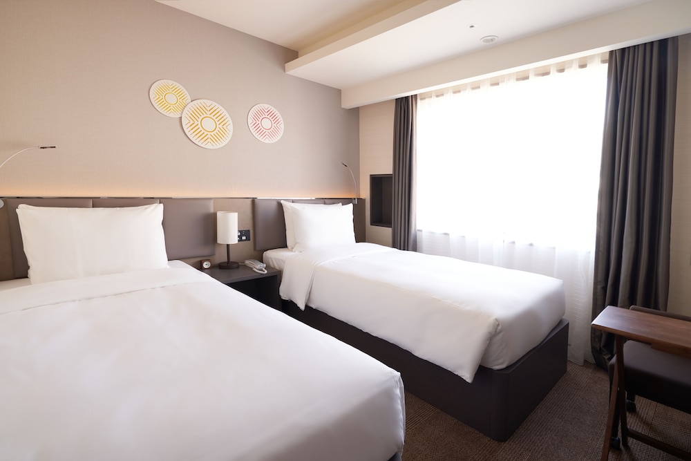 holiday inn and suites shin osaka an ihg hotel