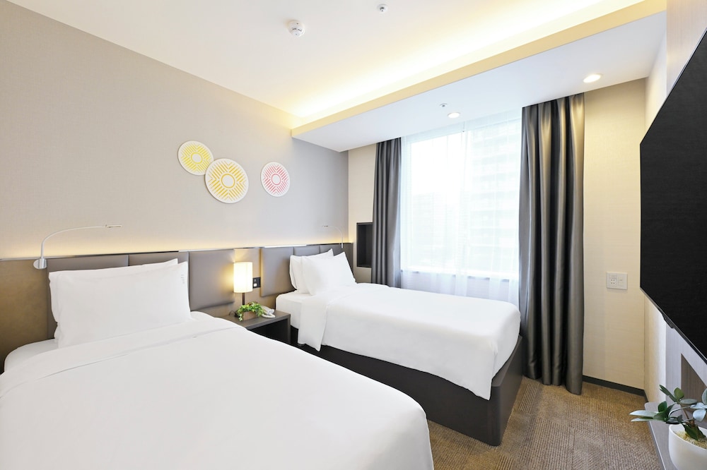 holiday inn and suites shin osaka an ihg hotel