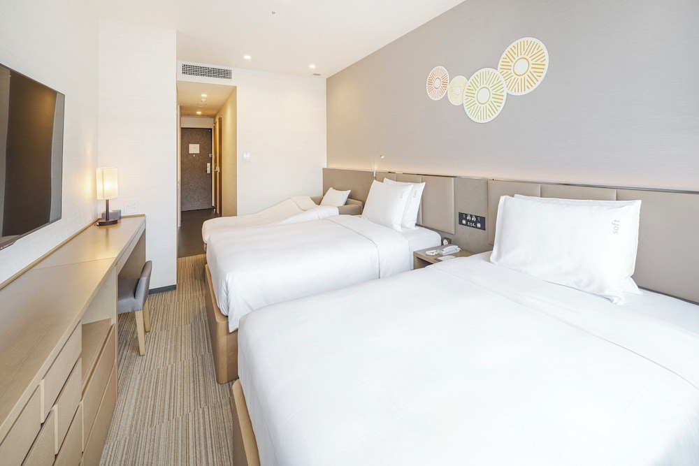 holiday inn and suites shin osaka an ihg hotel